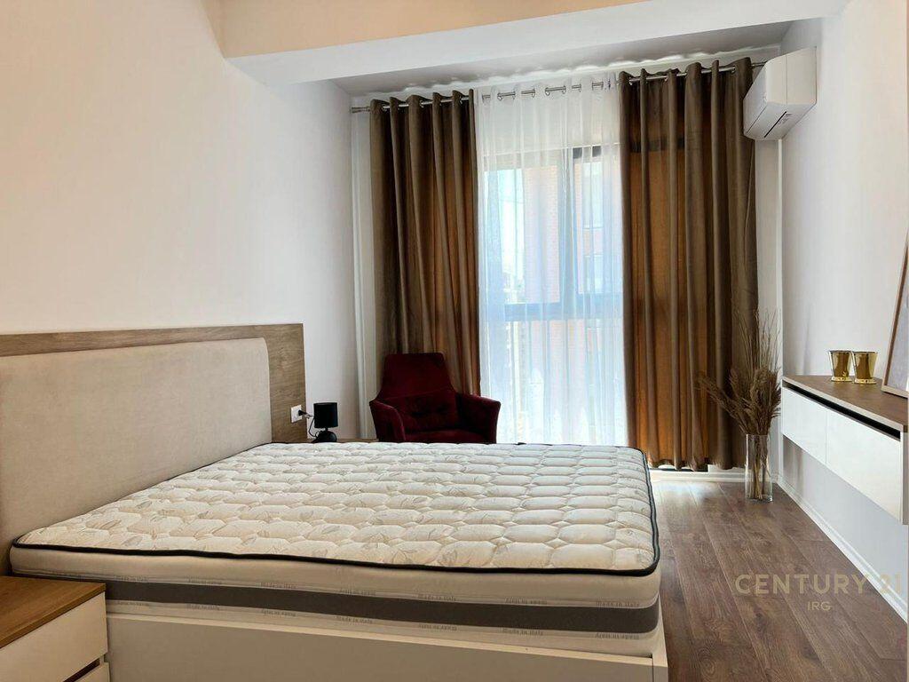 Apartament me qera  1+1dhe post parkimi tek Bulevardi i Ri