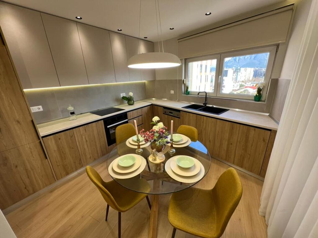 SHITET APARTAMENT 2+1+2 –  ZOGU I ZI !!