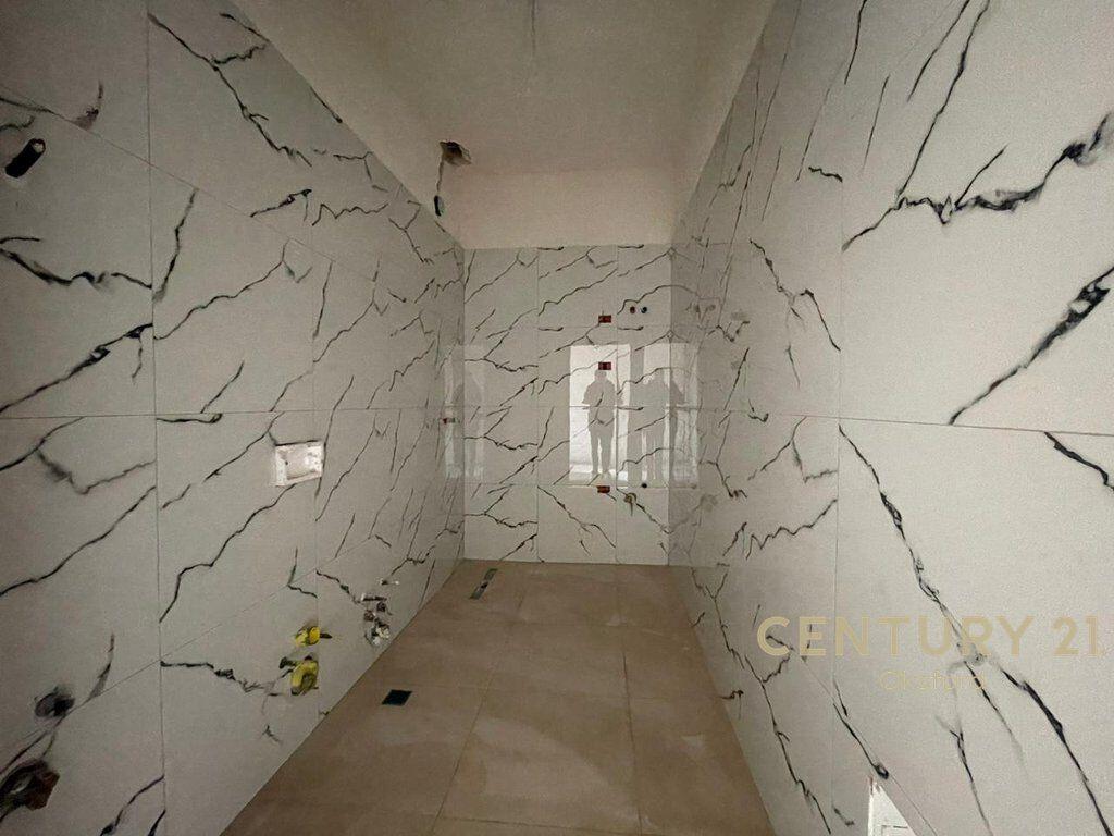 APARTAMENT 2+1+2+POST PARKIMI, TEK ISH FUSHA E AVIACIONIT PER SHITJE