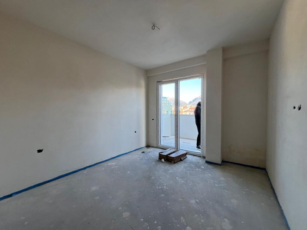 Appartamento 2+1+2+ Veranda, in Vendita 📍Ali Demi, Tirana