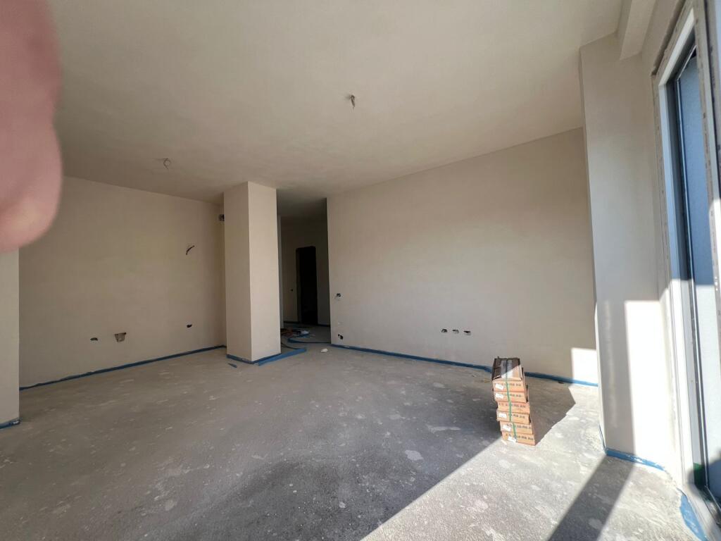 Appartamento 2+1+2+ Veranda, in Vendita 📍Ali Demi, Tirana