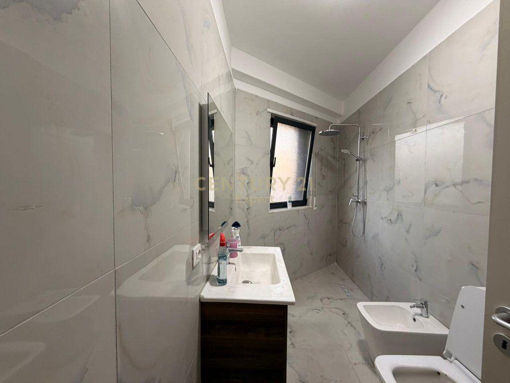 JAPIM ME QIRA APARTAMENT PER ZYRA NE RRUGE E DURRESIT!