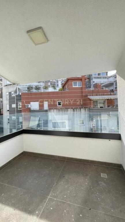 🌟 In affitto – 3+1 con veranda e parcheggio, residenza tranquilla vicino al Giardino Botanico