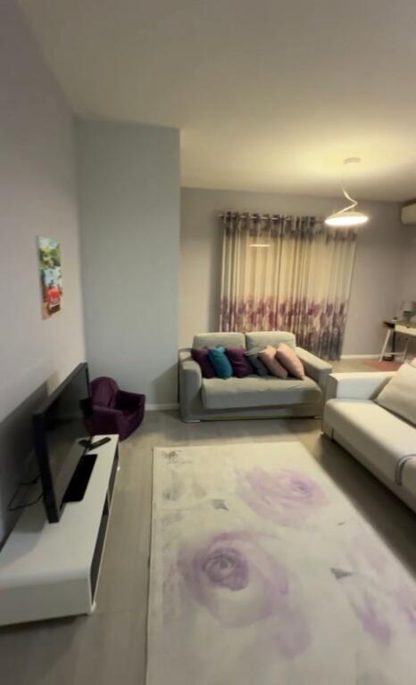 Jepet me qira 1+1 Rruga Jordan Misja 600€