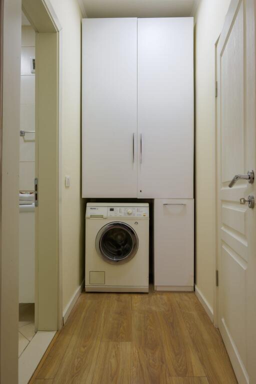 Jepet me qera apartament modern ne Qender te Tiranes