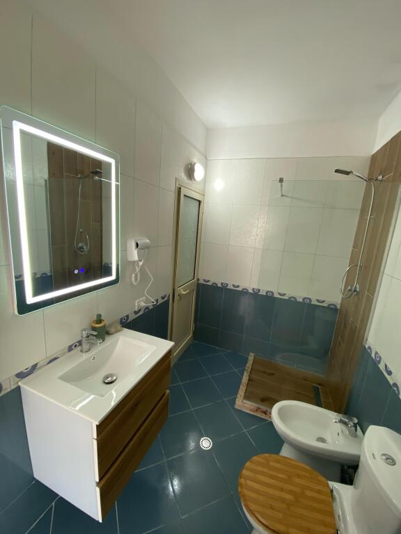 Jepet apartament me qera 1+1