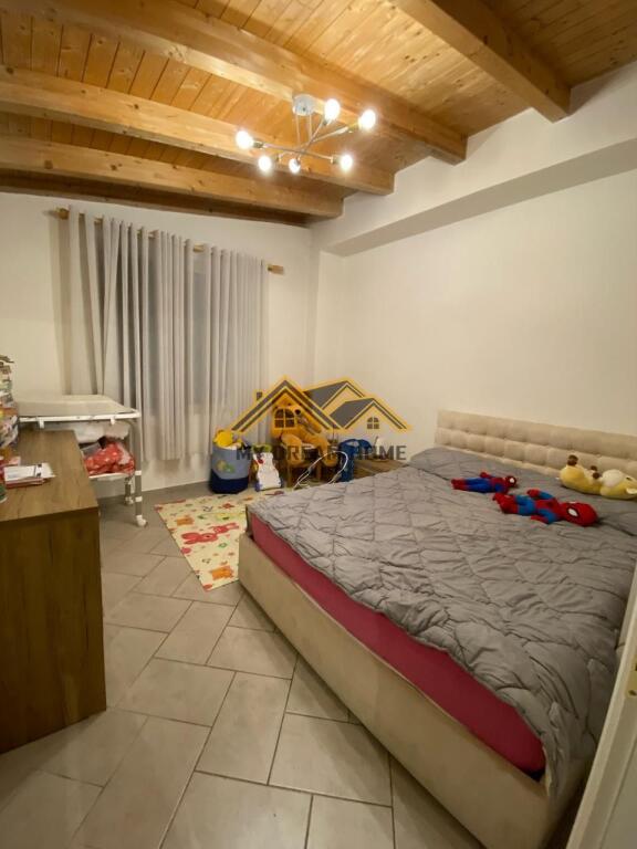 SHITET APARTAMENT 2+1 PRAN SHKOLLES ITALIANE DURRES!