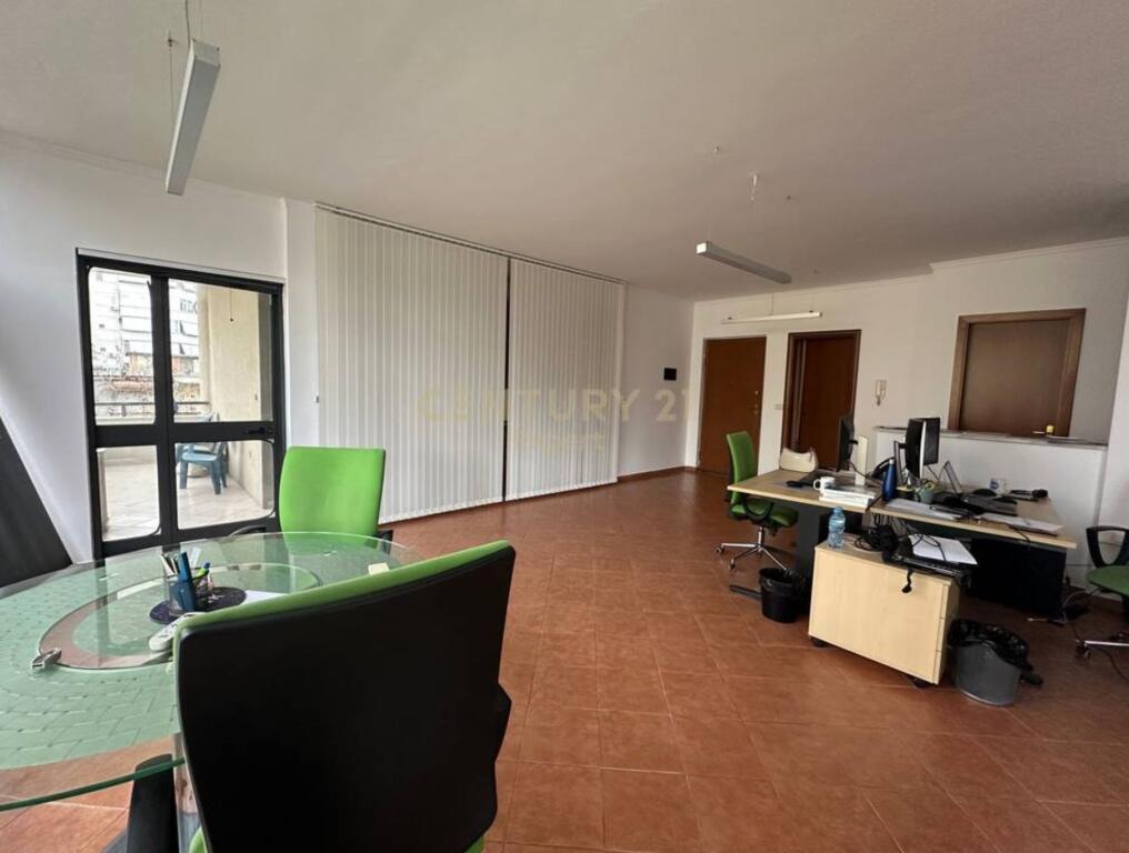 ✨ Zyrë 115 m² për Qira – Stadiumi Dinamo, Tirane