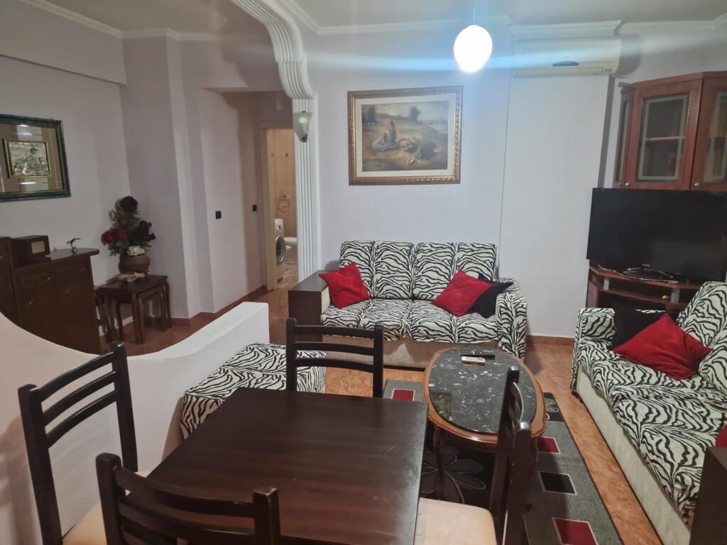 Jepet me qera apartament 2+1 ne rrugen "Dritan Hoxha"