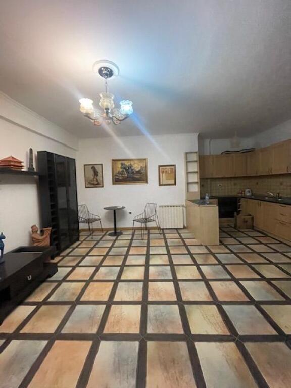 🏠Jepet Me Qira Apartament 2+1+2 tek Komuna e Parisit