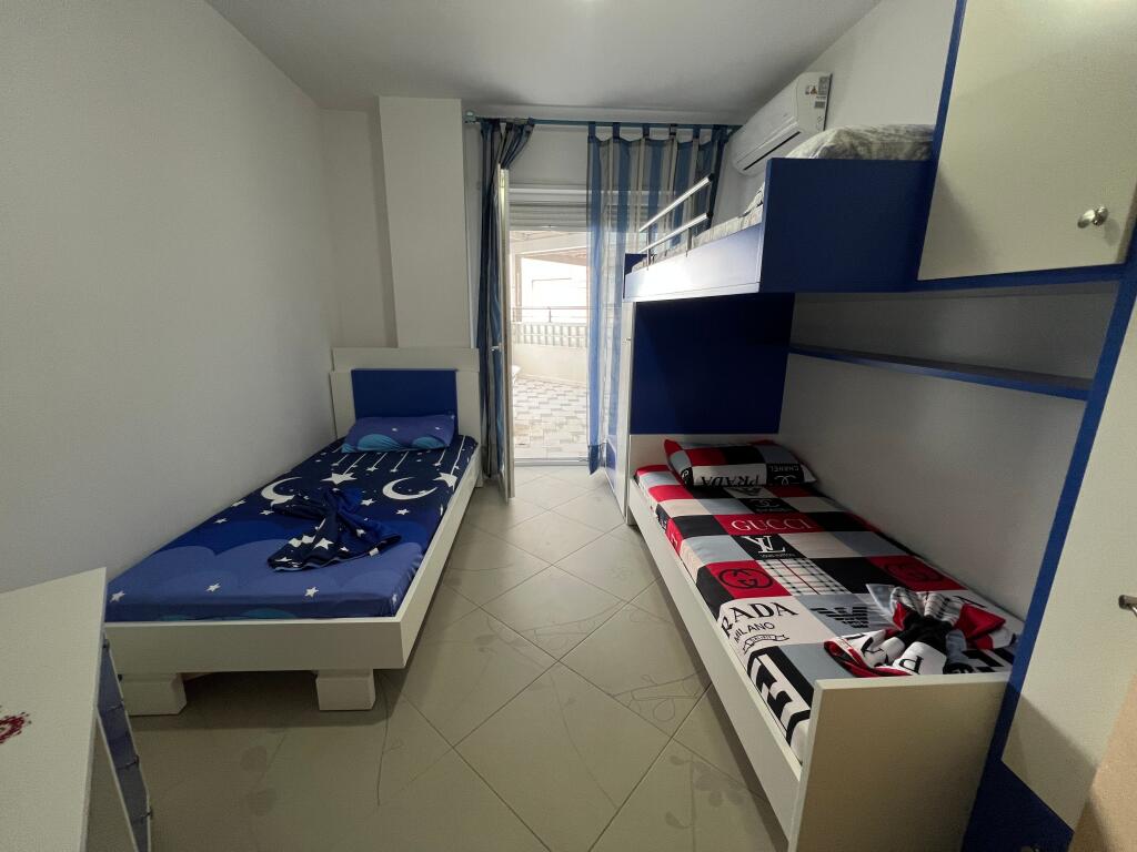 Apartament  me qira 2+1 me garazh ,Lungomare