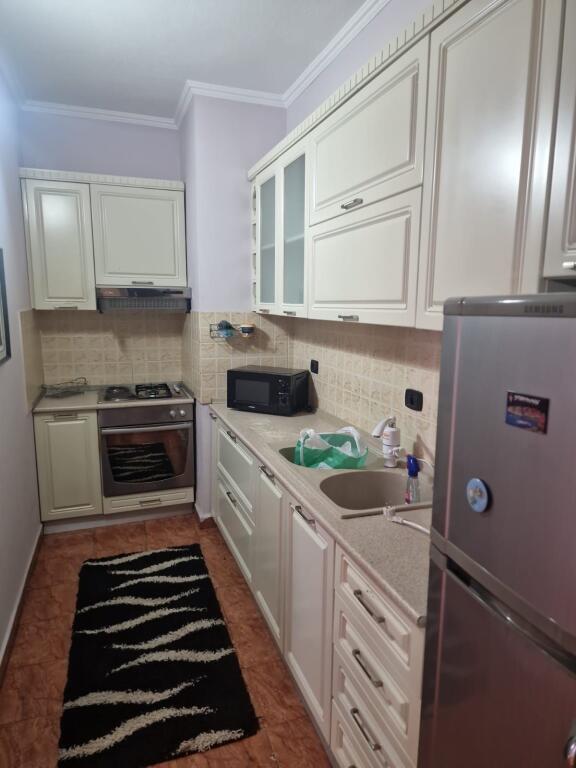 Jepet me qera apartament 2+1 ne rrugen "Dritan Hoxha"