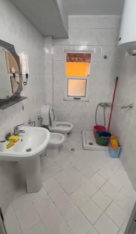 Apartament me qera 1+1 prane Uet