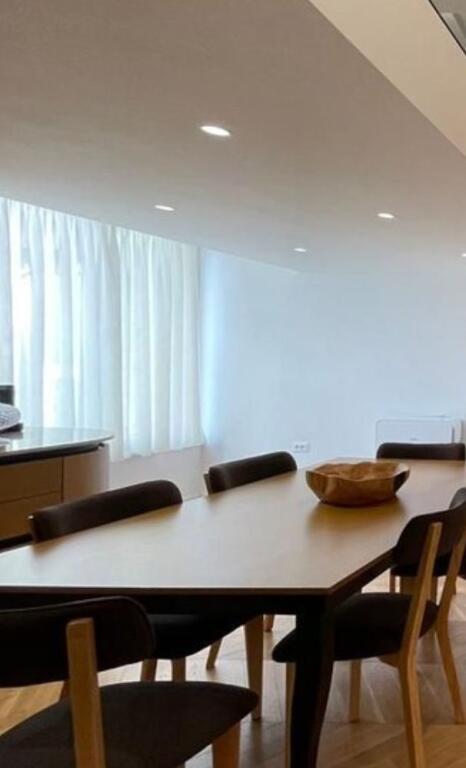 🌟 In affitto – 3+1 con veranda e parcheggio, residenza tranquilla vicino al Giardino Botanico