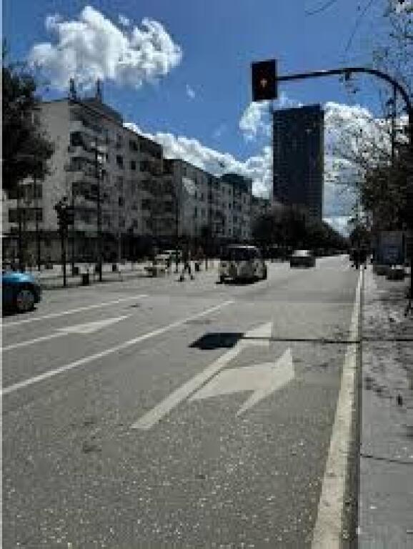 Negozio in affitto sul bordo della strada – Viale Zogu i Parë