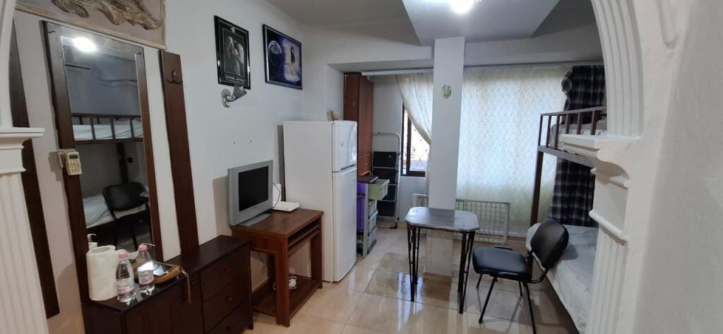 JEPET GARSONIERE ME QIRA TEK RRUGA E KAVAJES