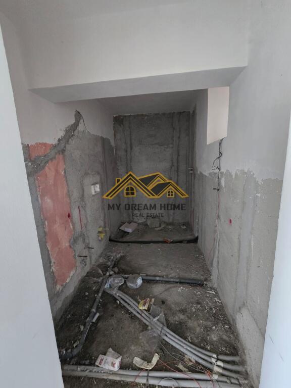 Shitet Vile Private Gjiri i Lalzit