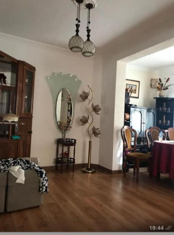 Shitet  1 vile  ne Kinostudio  