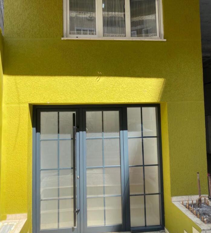 SHOP FOR RENT 120 M2 CENTER 1,400 EURO