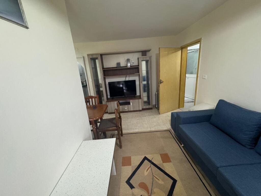 apartament me qira ne mes te Qendres