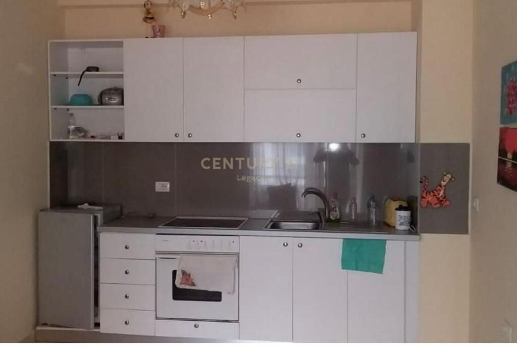Shitet apartament 1+1 prane Liqenit te Pogradecit 65,000 €