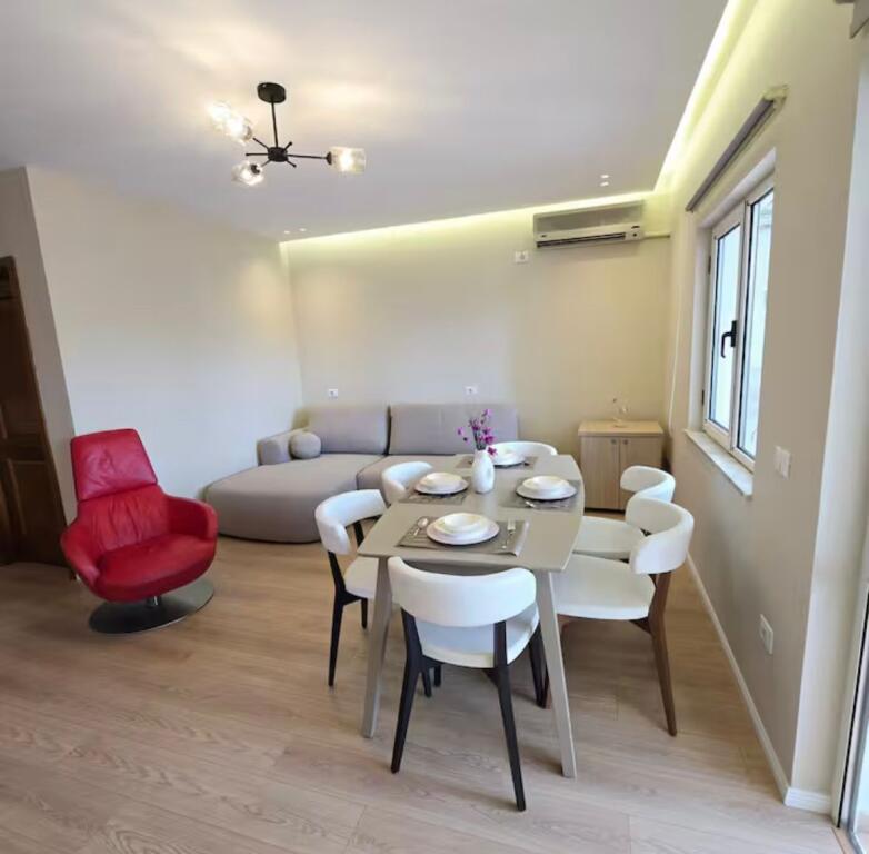 🏙️ Penthouse me Qira – Bllok💶 Çmimi: 1,200 € / muaj