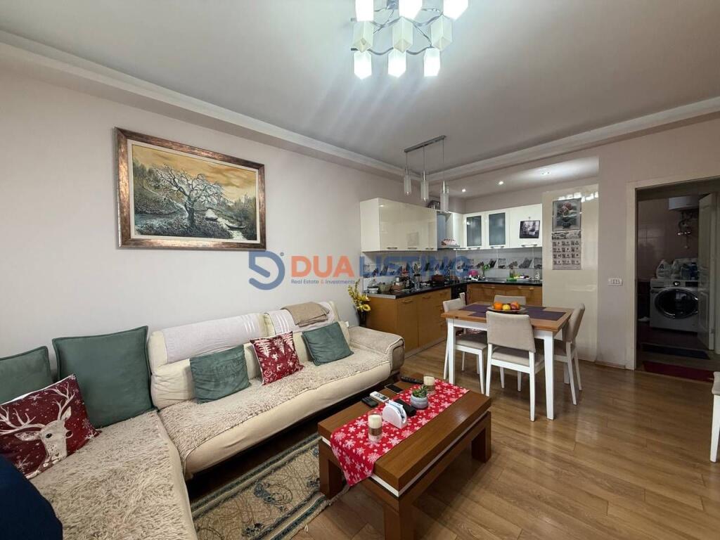 Apartament 2+1 në Shitje në Astir, prane Bar Artistit!