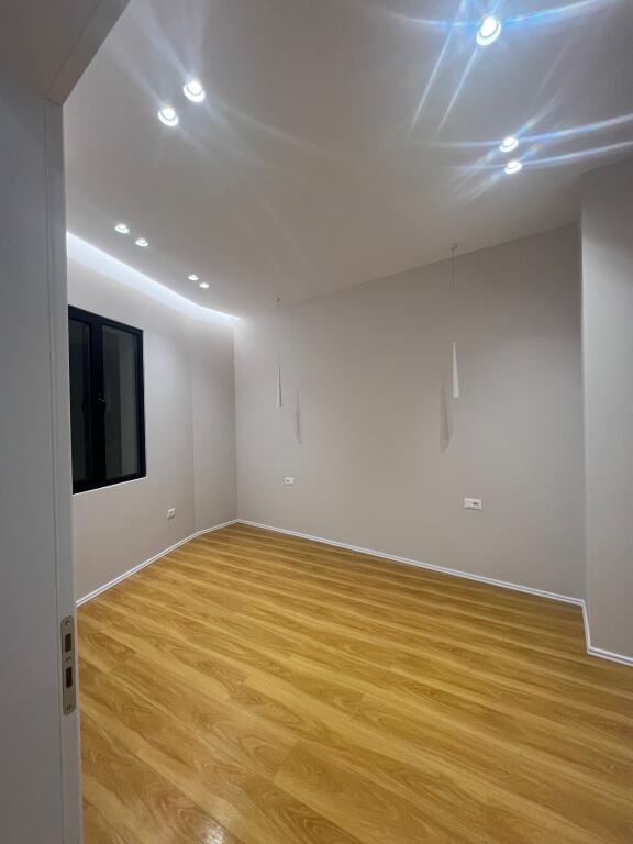 Apartament 1+1 me qera, për zyrë, pallat i sapo përfunduar, Zona Vasil Shanto