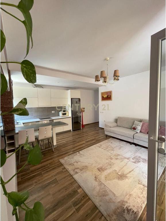 Appartamento 2+1+Posto Auto in Vendita a Kodra e Diellit. 250.000 € /Mese