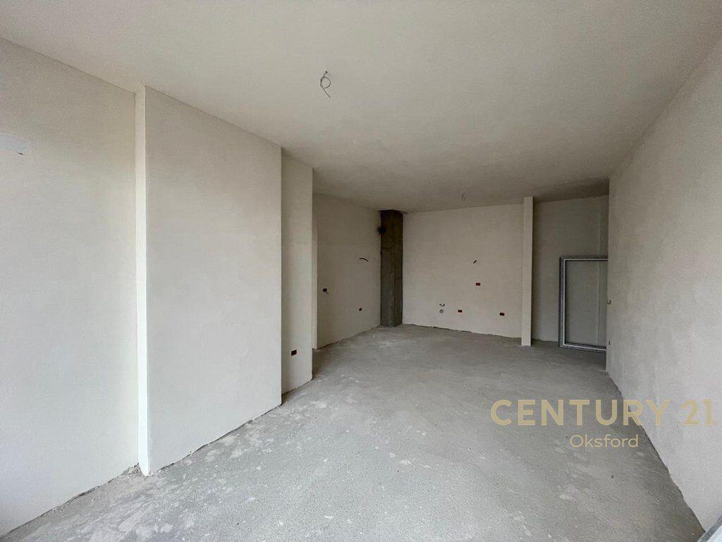 APARTAMENT 2+1+2+POST PARKIMI, TEK ISH FUSHA E AVIACIONIT PER SHITJE