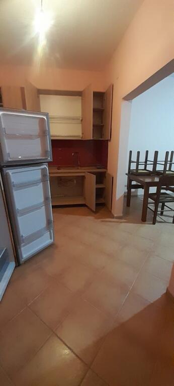 Shtepi 1+1 me qera prapa Asllan Rusi ,Zogu i zi 35,000 lekë