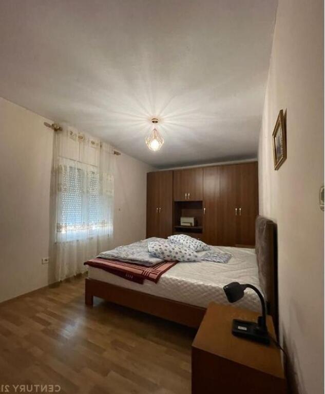 Jepet me Qira Apartament 2+1 në Laprakë, Rruga Dritan Hoxha