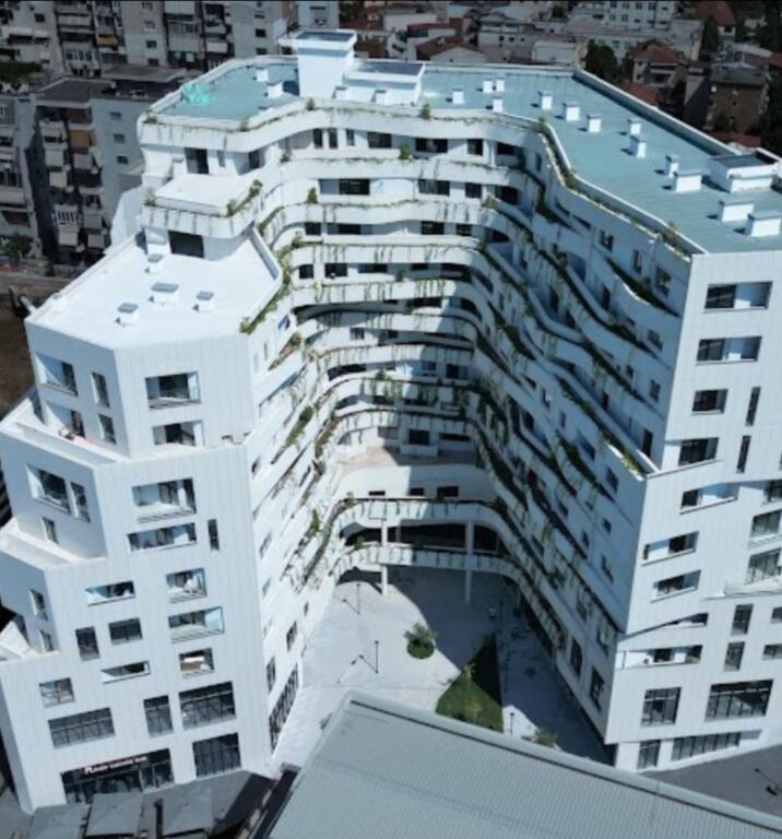 Apartament 1+1 me qera, për zyrë, pallat i sapo përfunduar, Zona Vasil Shanto