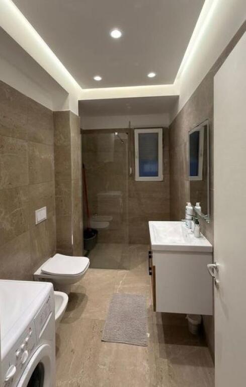 Shitet apartament 2+1 ne Astir