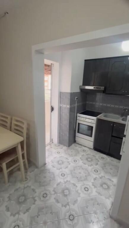 Apartament me qera 1+1 prane Uet