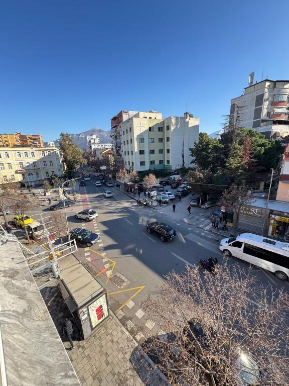 Shitet Dublex 3+1+2 Rruga Dibres