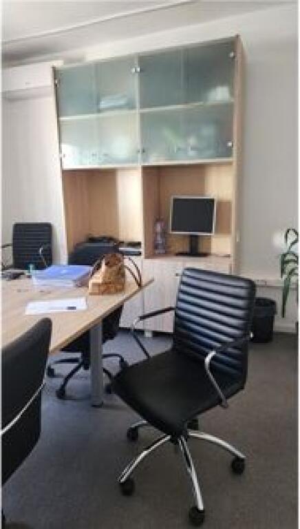 Vile ne shitje tek Rruga e Kavajes.