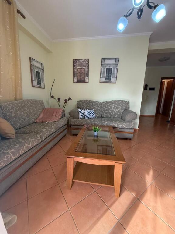 Jepet me qera apartament ne Qender te Tiranes