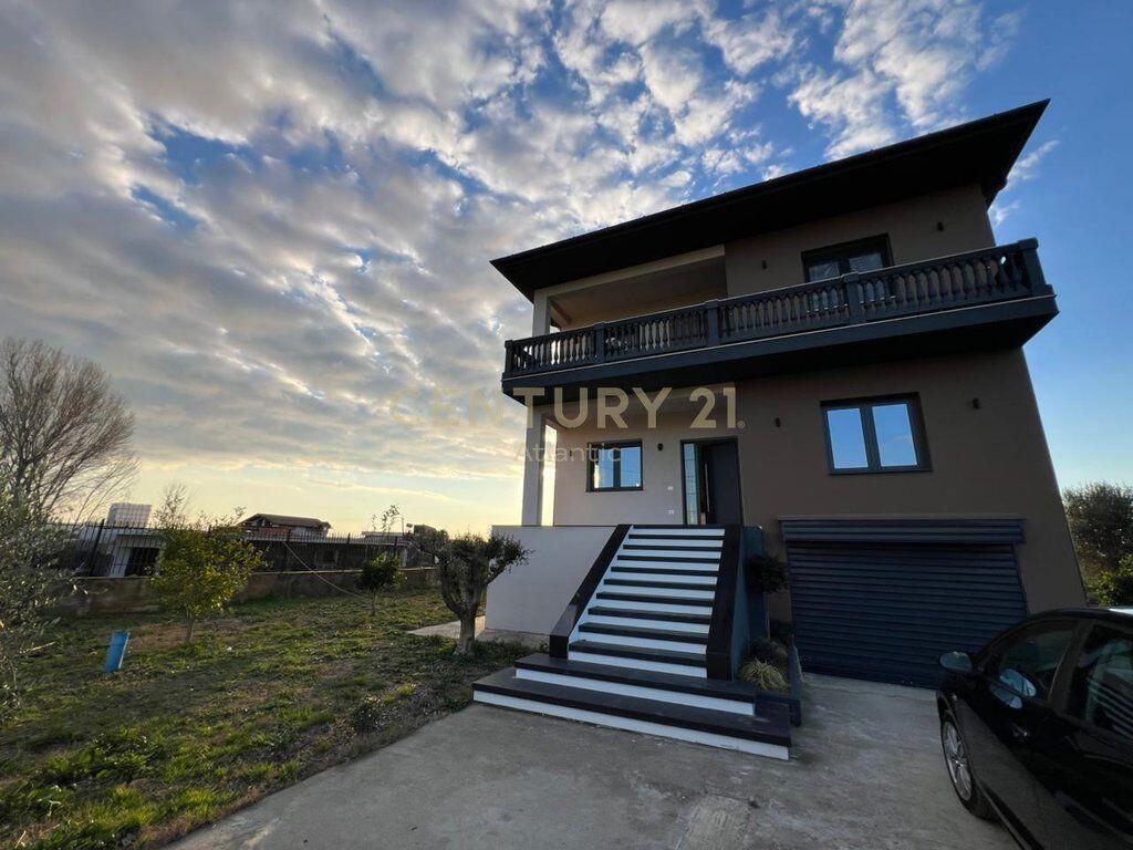 VILLA UNICA SU 3 PIANI IN VENDITA A 4 RRUGET, SHIJAK DURRES