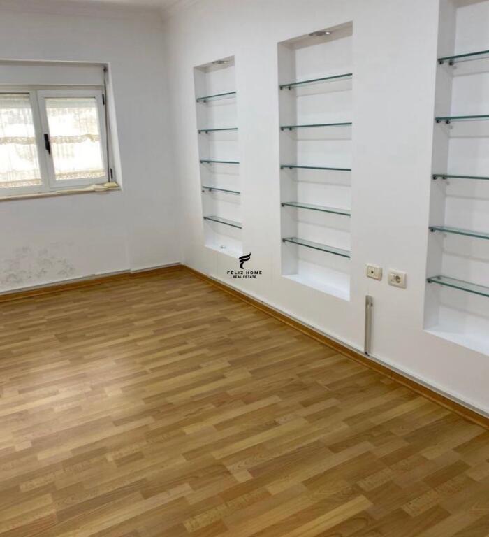 SHOP FOR RENT 120 M2 CENTER 1,400 EURO
