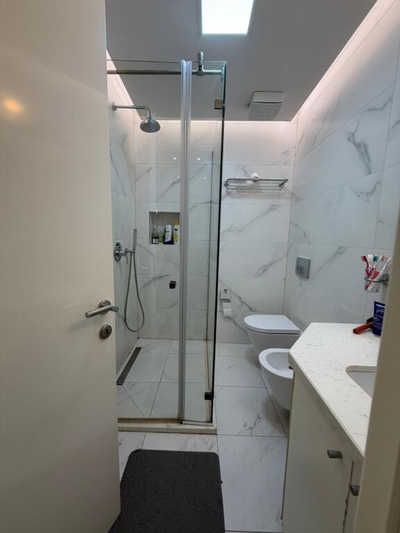 Shitet apartament 3+1+2 tek Stadiumi Air Albania