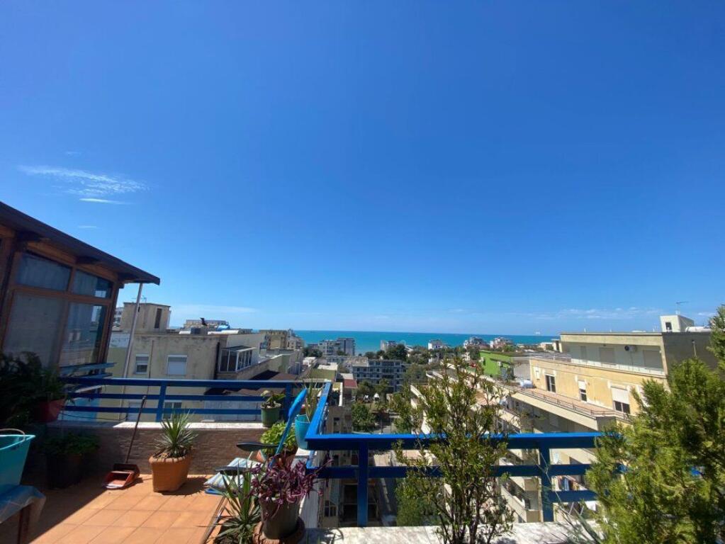 SHITET SUPER PAPAFINGO 2+1+2 PAMJE DETI PLAZH DURRES 140000 EURO