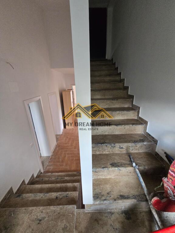 Shitet Vile Private Gjiri i Lalzit