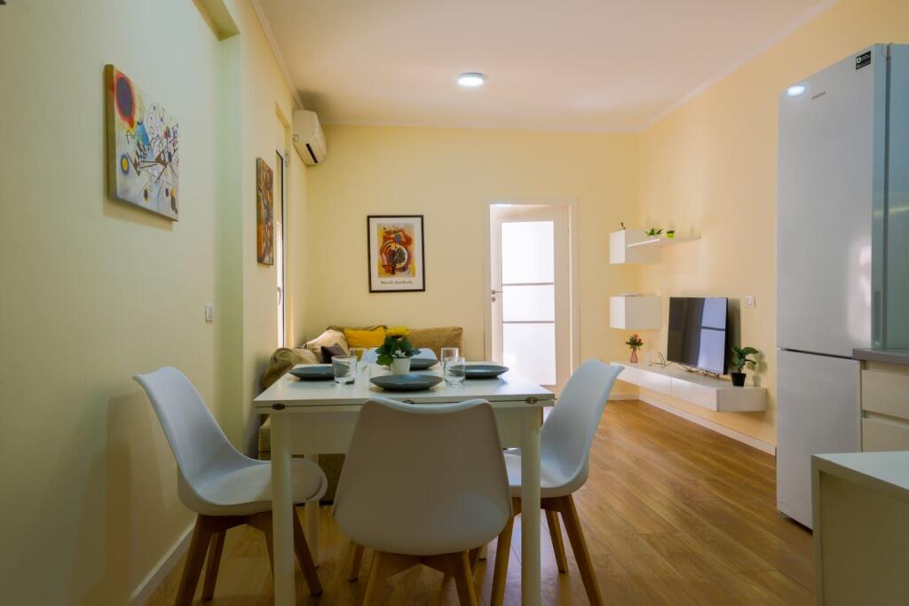 Jepet me qera apartament modern ne Qender te Tiranes