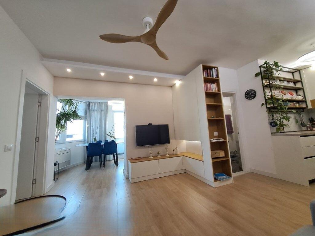 FOR SALE 2+1 at the Paris Commune Bilal Golemi Street 175,000 €