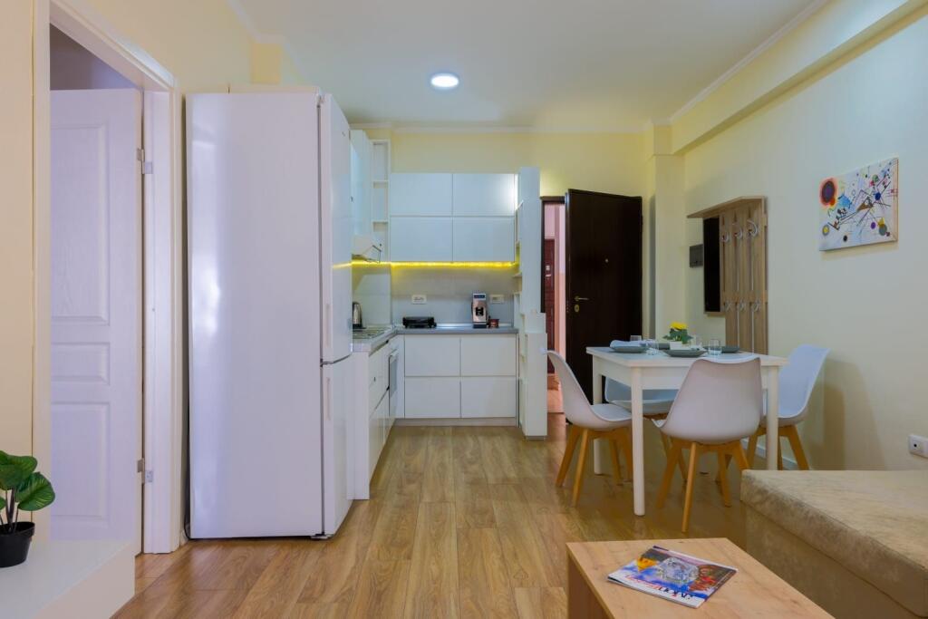 Jepet me qera apartament modern ne Qender te Tiranes