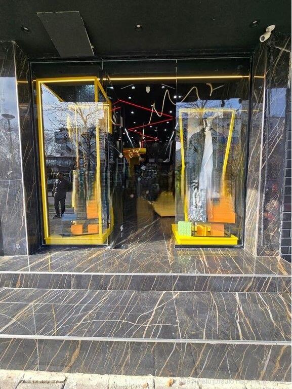 ATTIVITÀ COMMERCIALE BOUTIQUE IN VENDITA A VASIL SHANTO, STRADA PRINCIPALE! 30.000 €