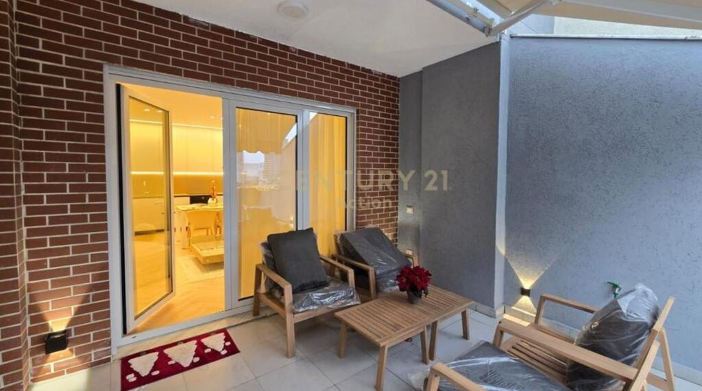 2+1+2 with Parking – Furnished Apartment for Rent in Tirana