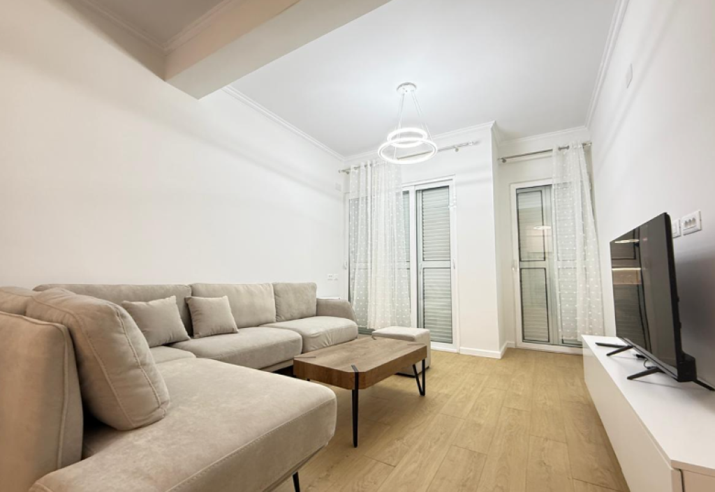 🏡 Apartment 2+1 with Veranda for Rent – Dry Lake