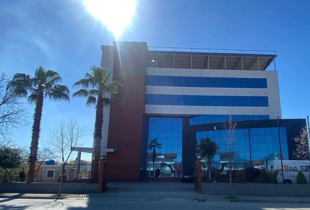 IMMOBILE COMMERCIALE IN AFFITTO 3480 M2 KAMEZ 21.000 EURO